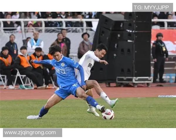 足球明星奔跑瞬间精彩展示速度与力量的完美融合图集