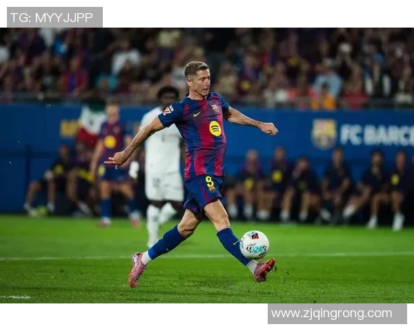 踢足球却因身材偏胖而成名的球星是谁你知道吗